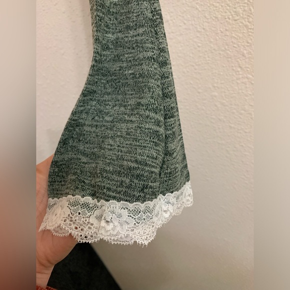 NWOT Green Butterfly Lace Bell sleeve Crop Top - Picture 3 of 5